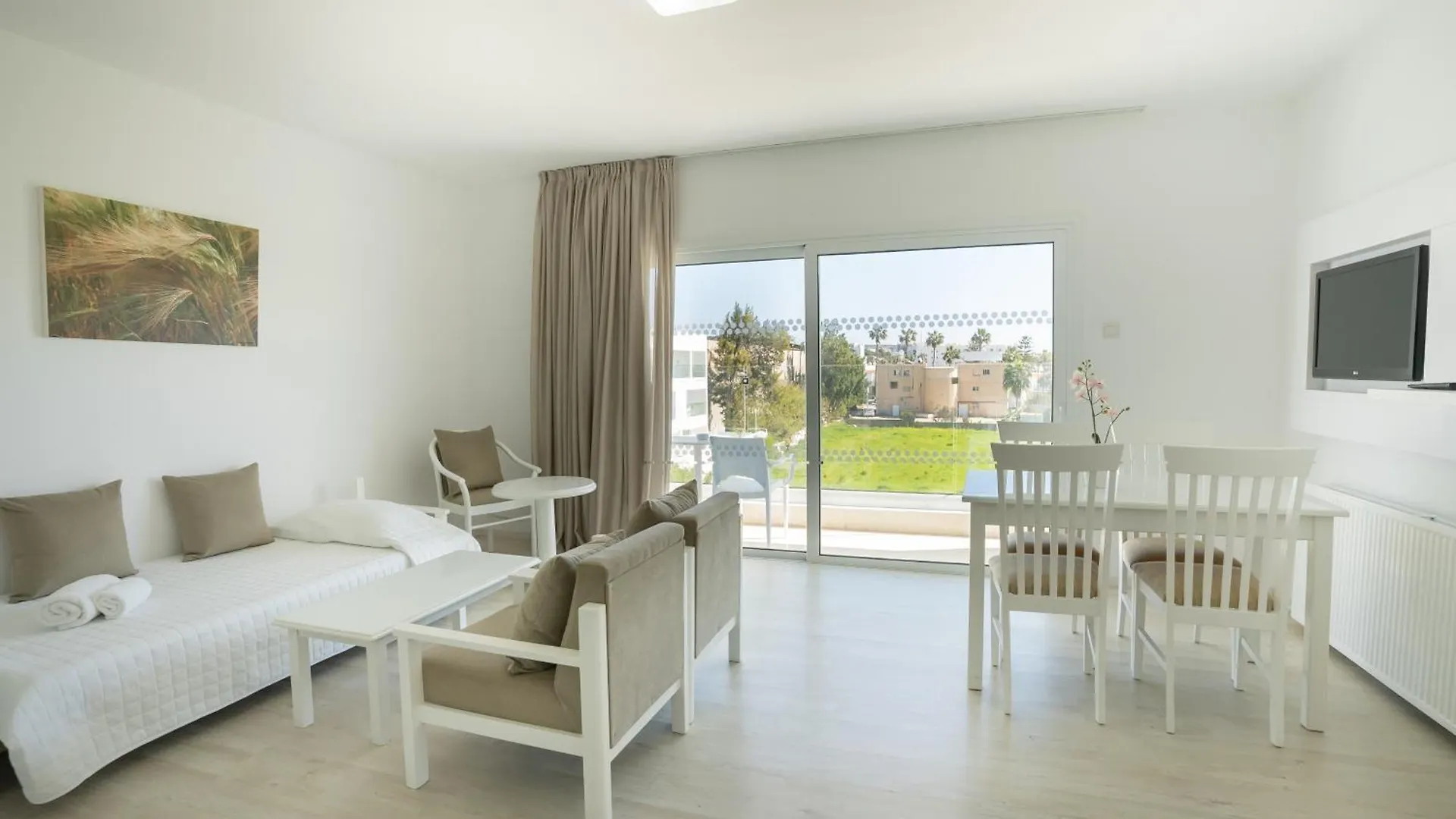 Liquid Hotel Apartments Ajía Nápa