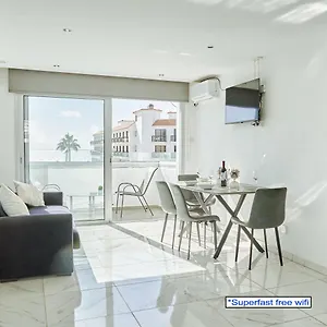 Nissi Avenue Aparthotel